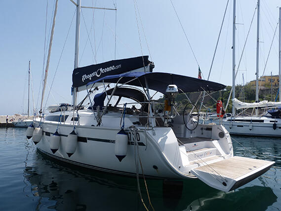 Sailing yacht 
