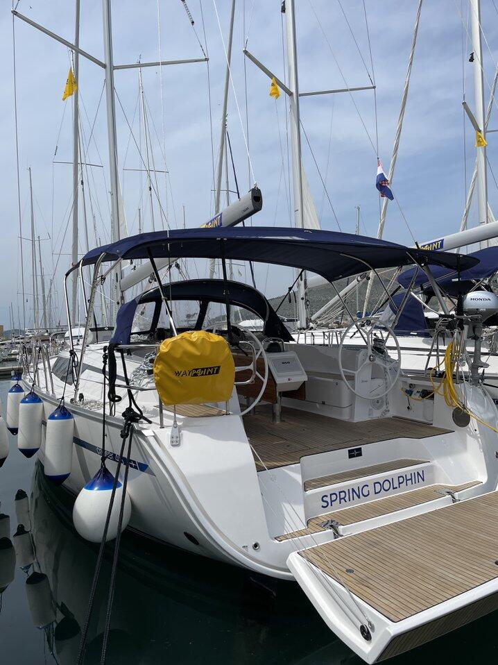 Sailing yacht 
