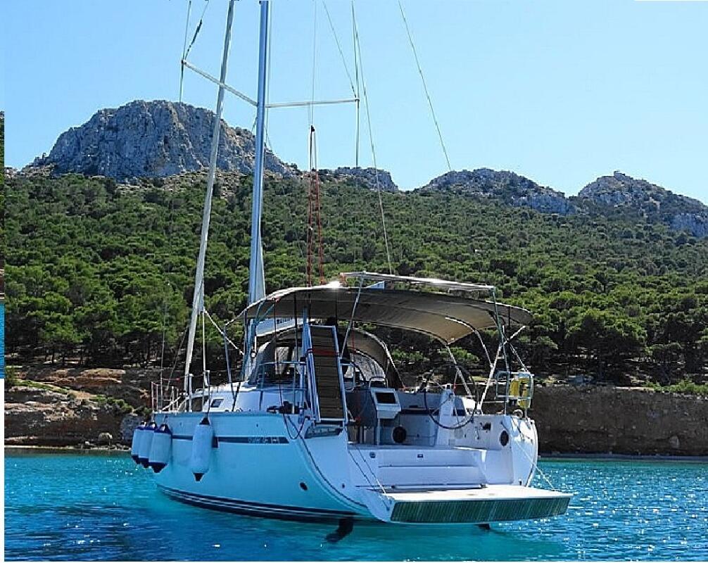 Sailing yacht 