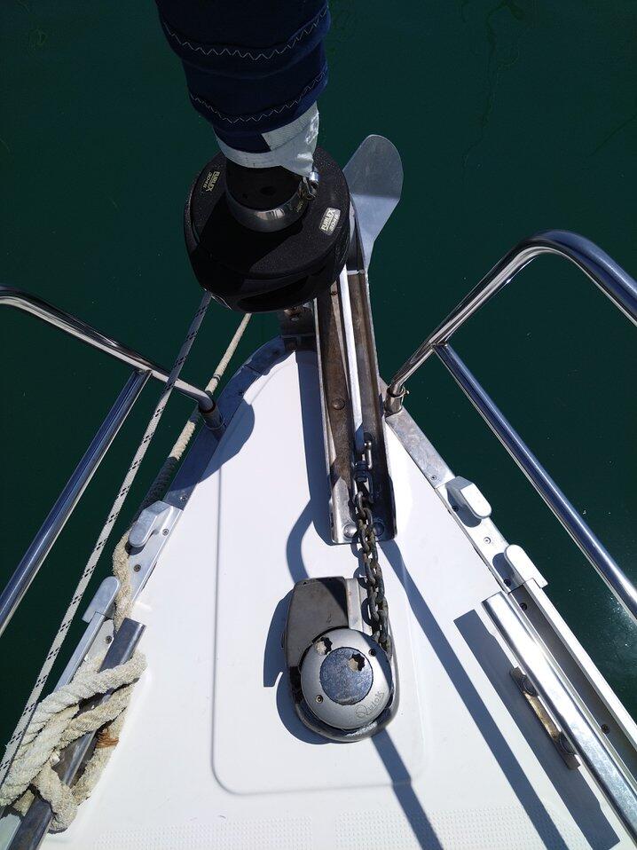 Sailing yacht 