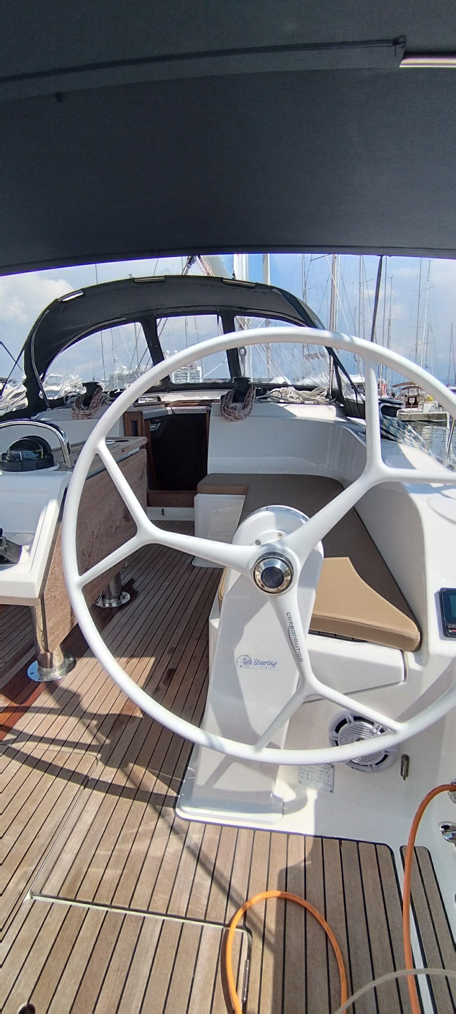 Sailing yacht 