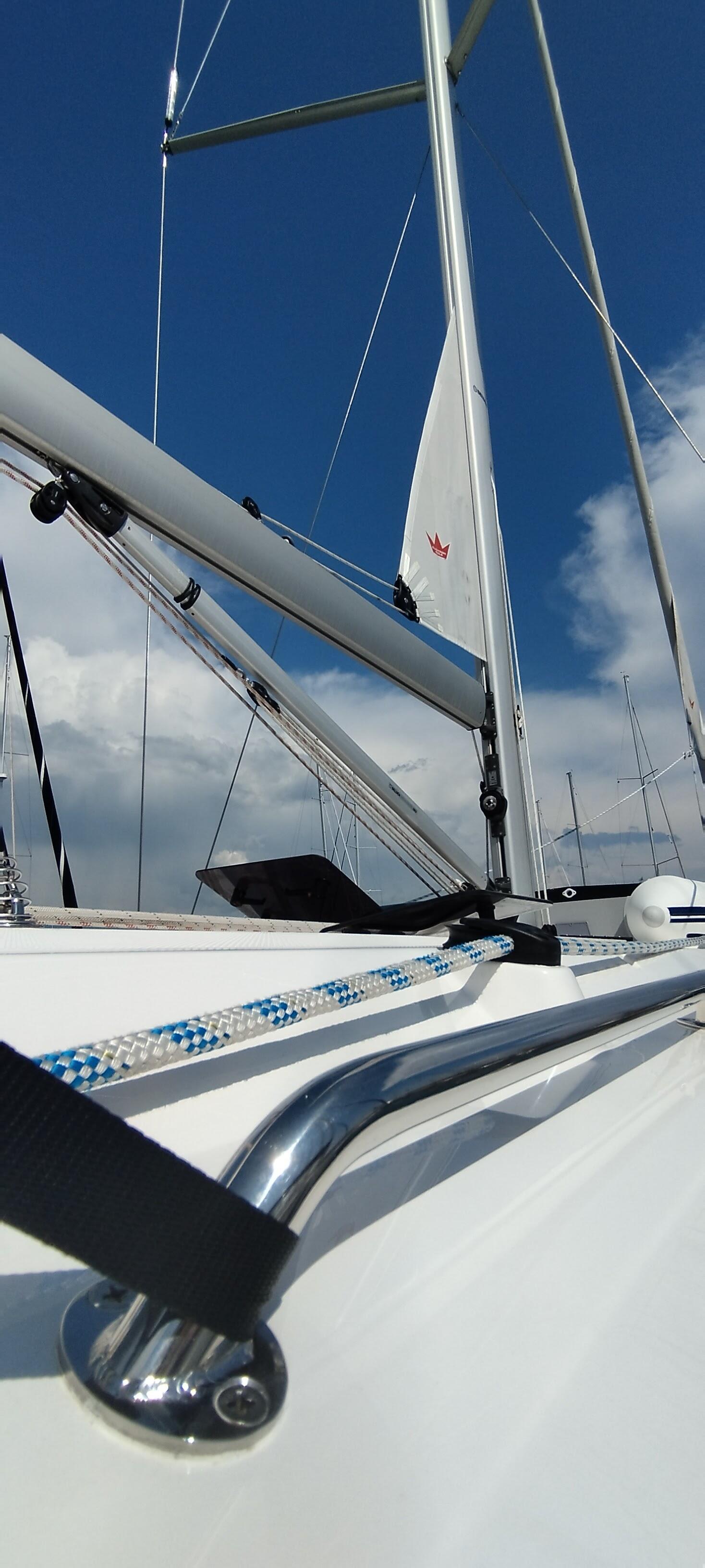 Sailing yacht 