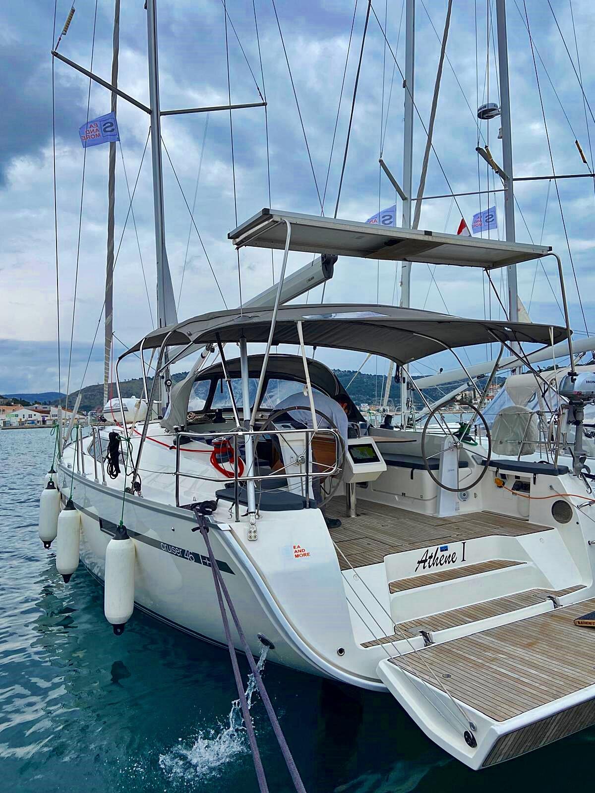 Sailing yacht 