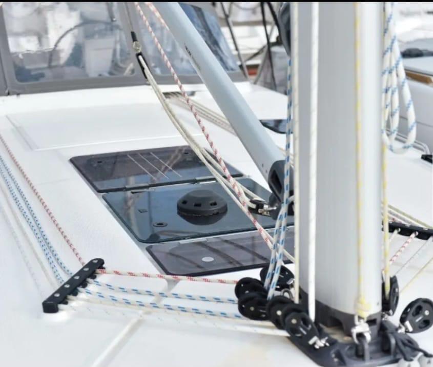 Sailing yacht 