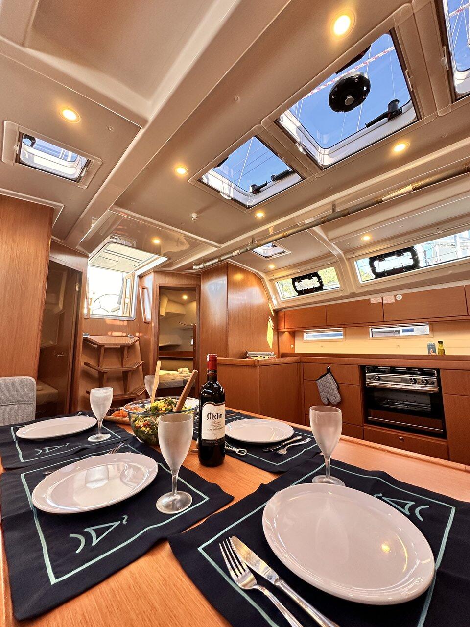 Sailing yacht 