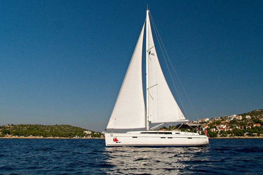 Sailing yacht 