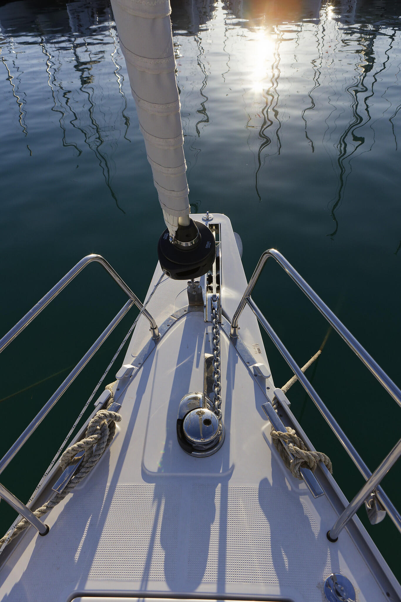 Sailing yacht 