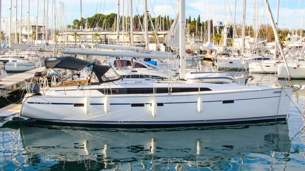 Sailing yacht 