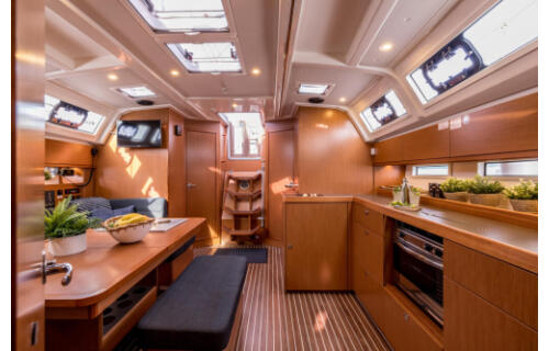 Sailing yacht 
