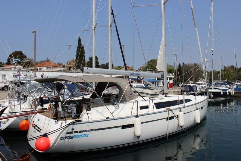 Sailing yacht 
