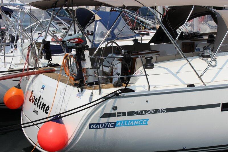 Sailing yacht 