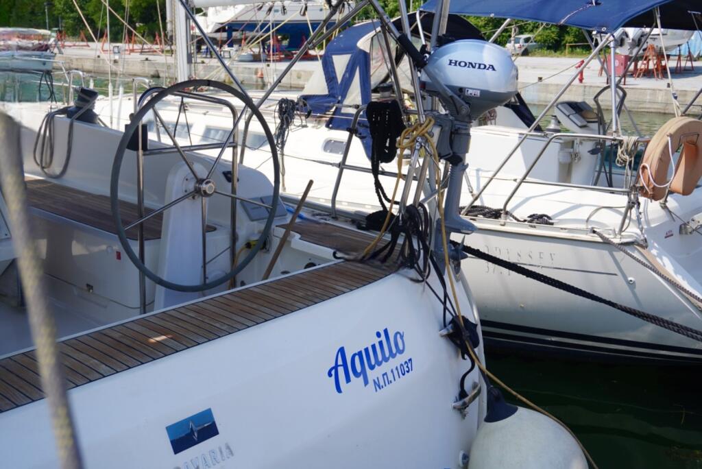 Sailing yacht 