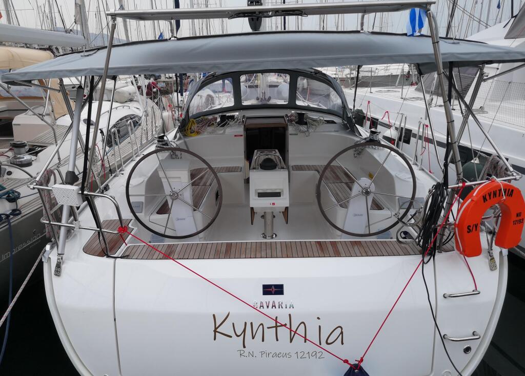 Sailing yacht 