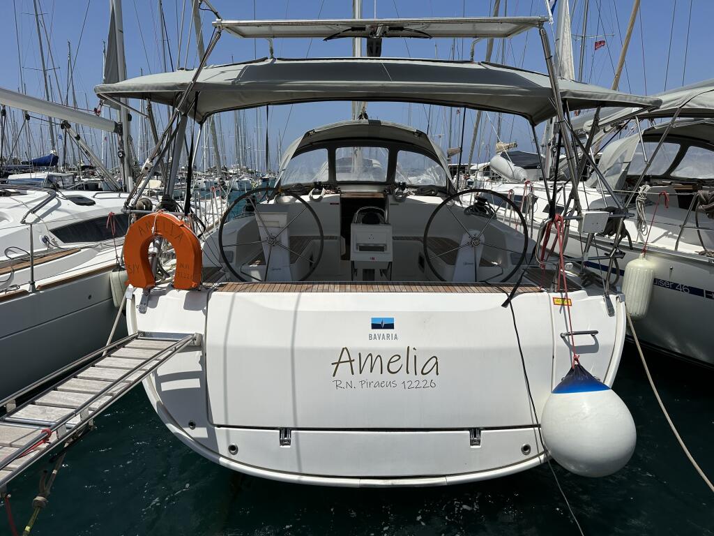 Sailing yacht 