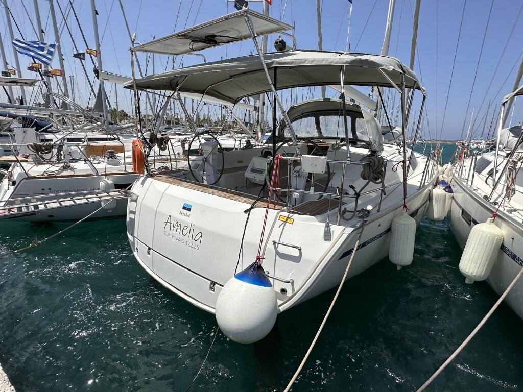 Sailing yacht 