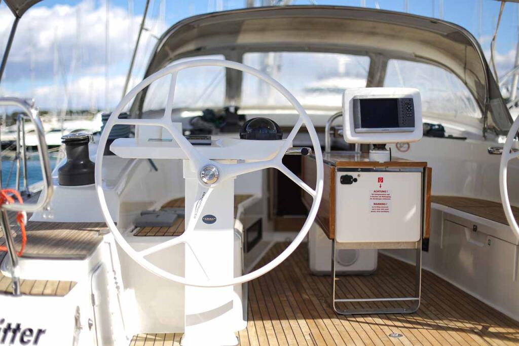 Sailing yacht 