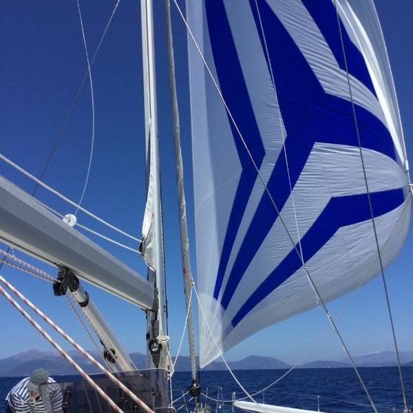 Sailing yacht 