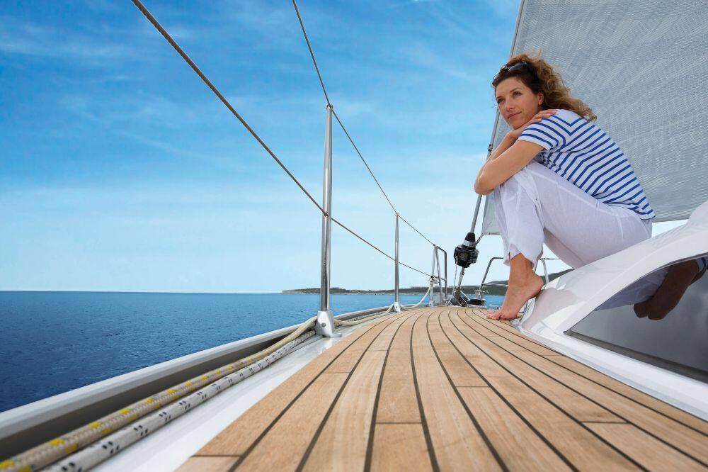 Sailing yacht 