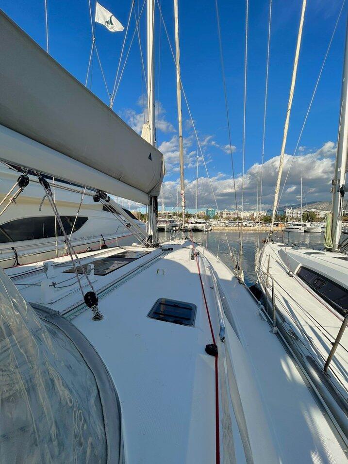 Sailing yacht 