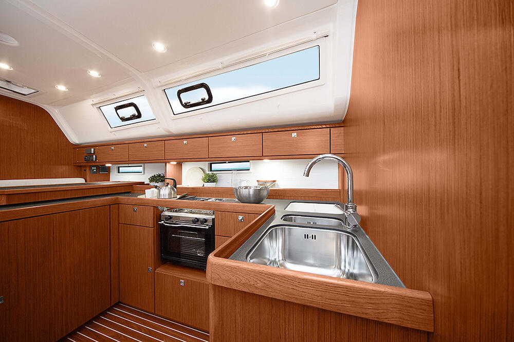 Sailing yacht 