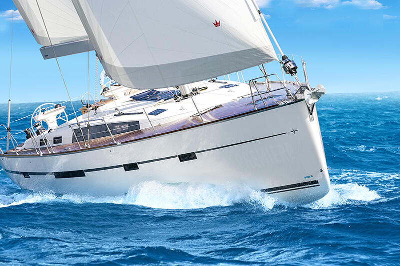 Sailing yacht 