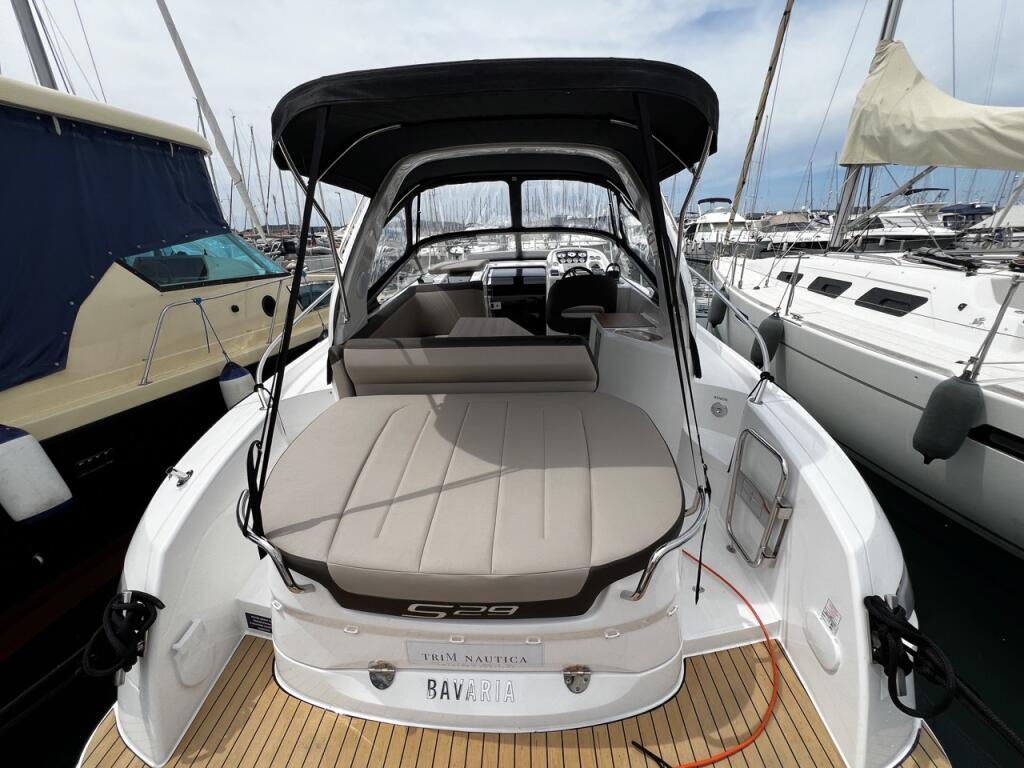 Motor boat 