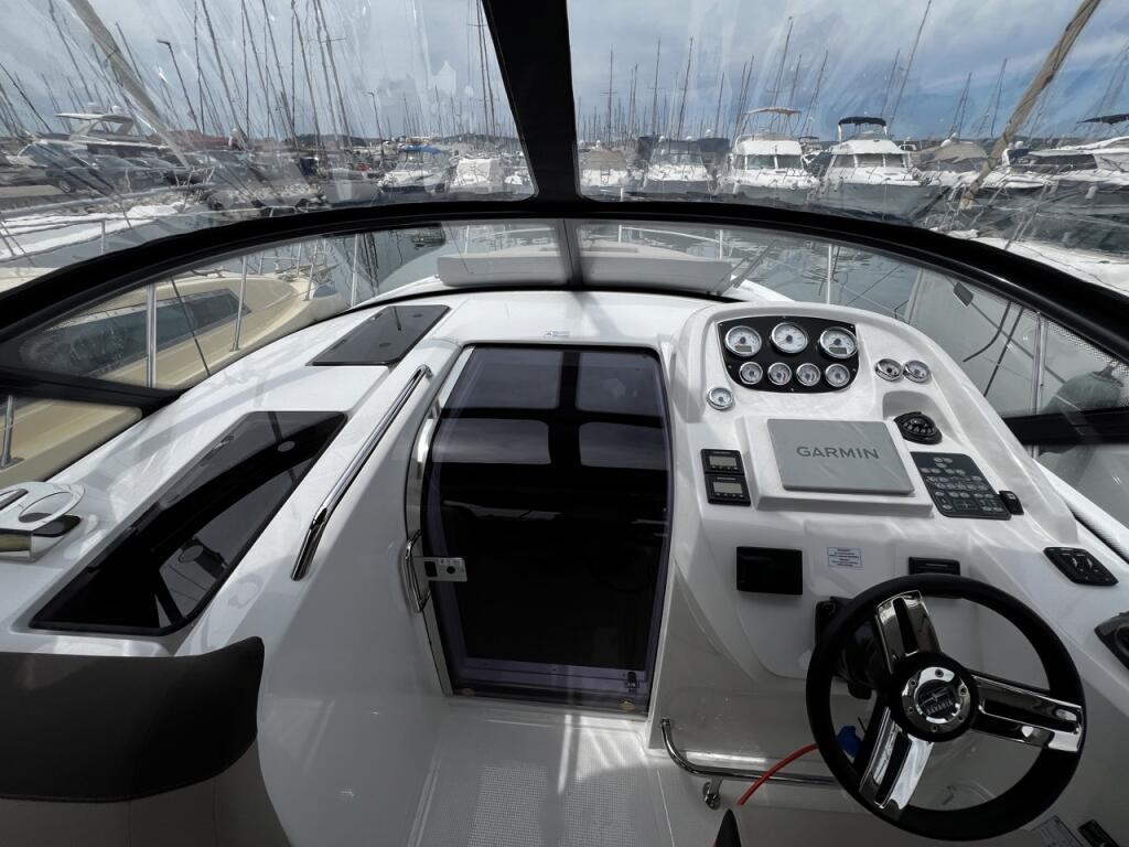 Motor boat 