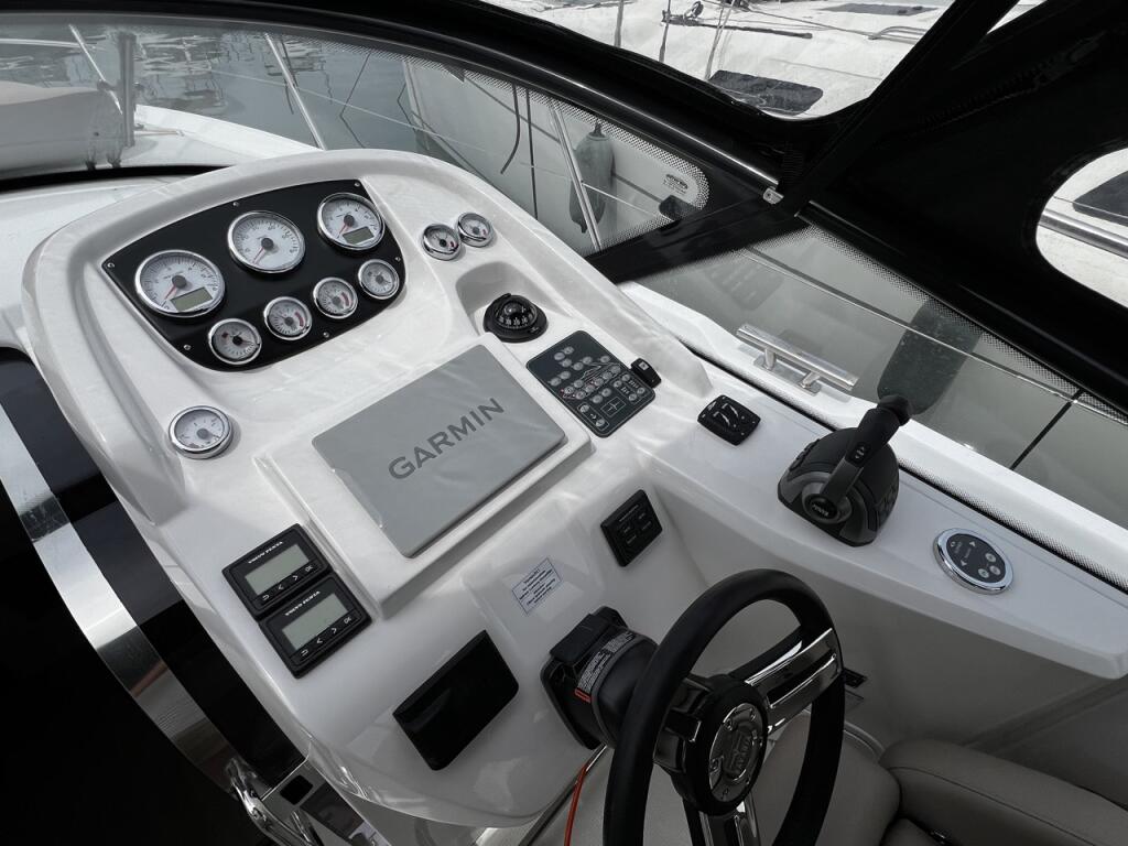 Motor boat 