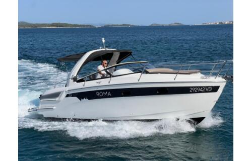Motor boat 