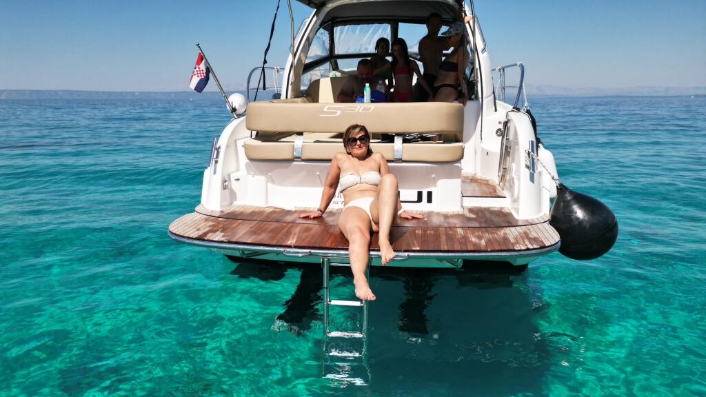 Motor boat 
