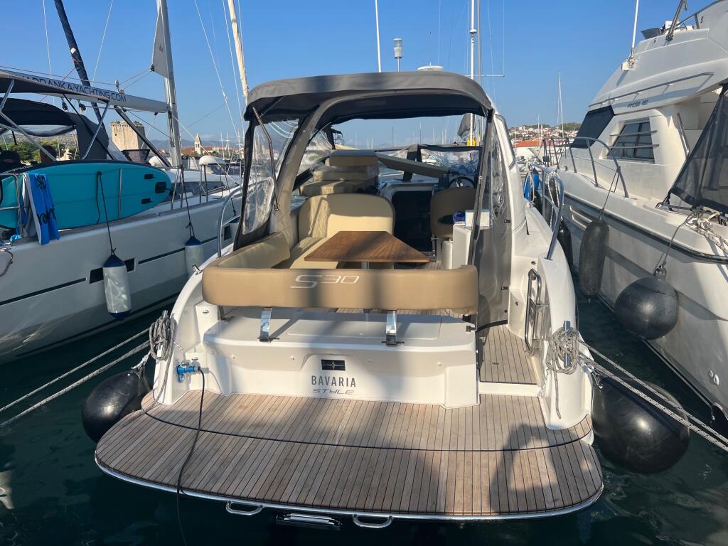 Motor boat 