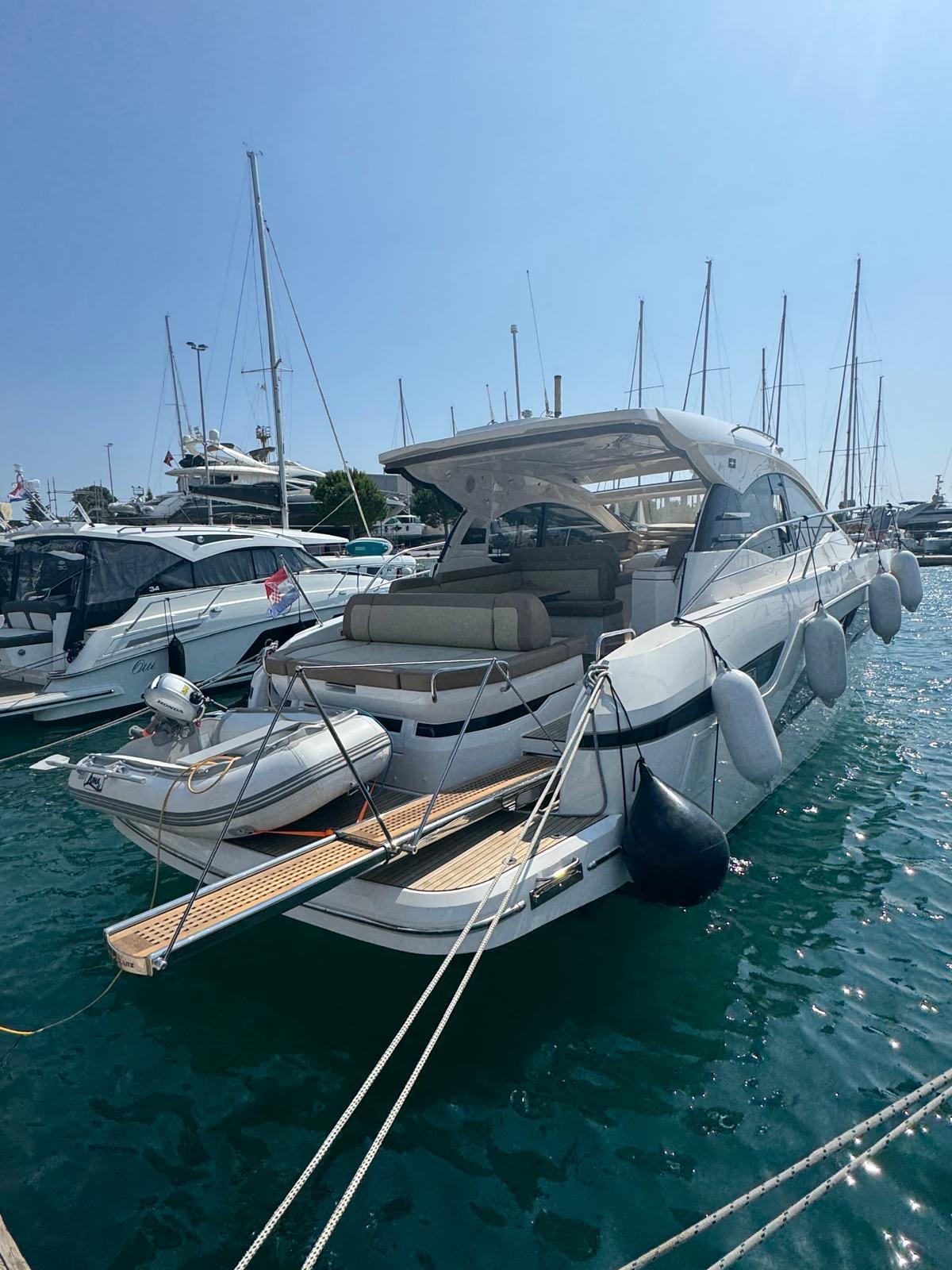 Motoryacht 