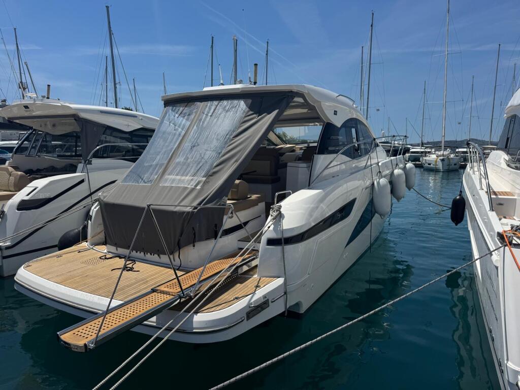 Motoryacht 