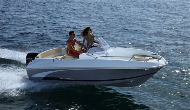 Motor boat 