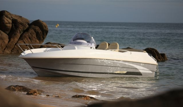 Motor boat 