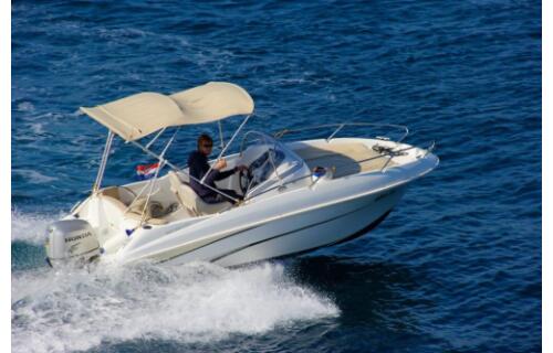 Motor boat 