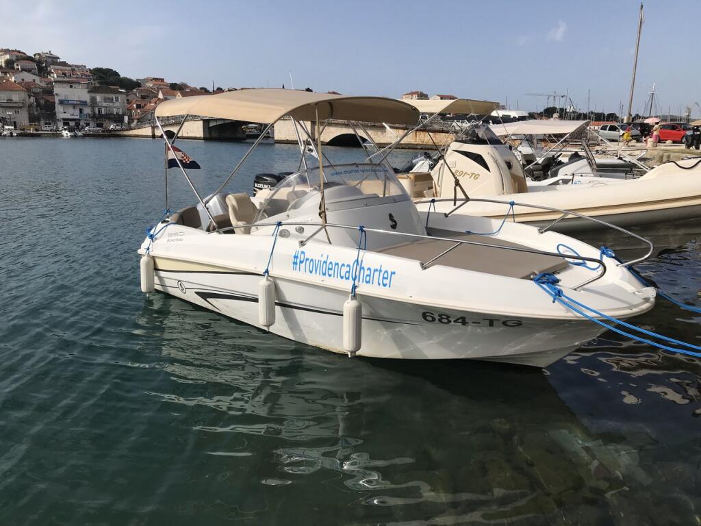 Motor boat 