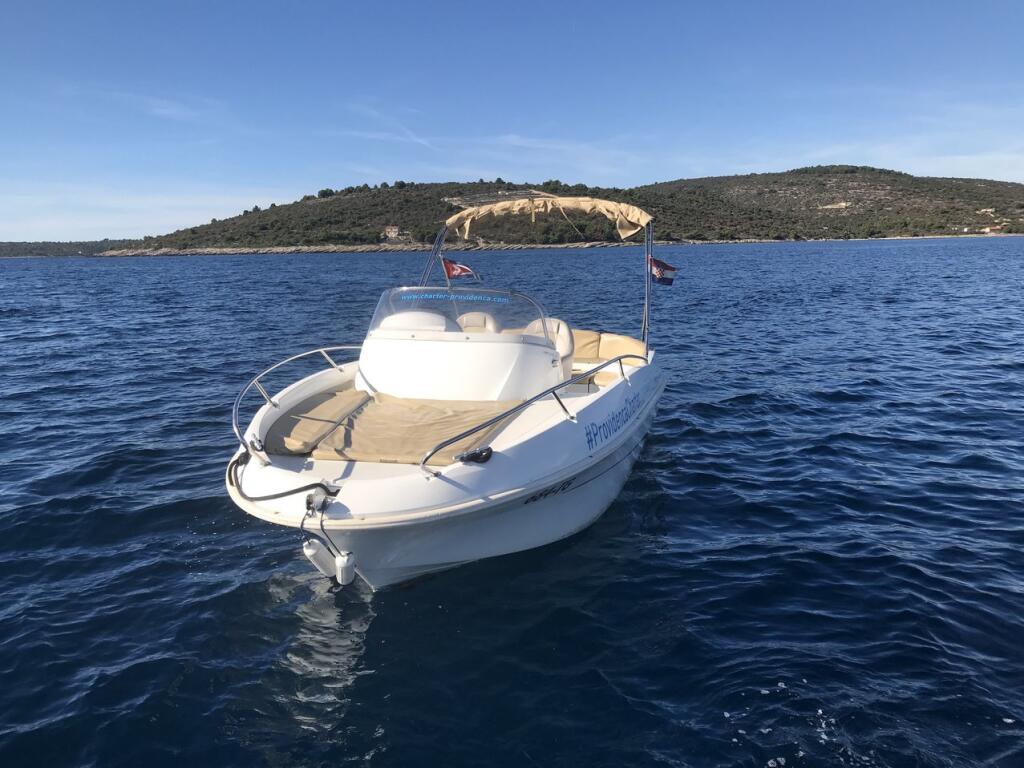 Motor boat 