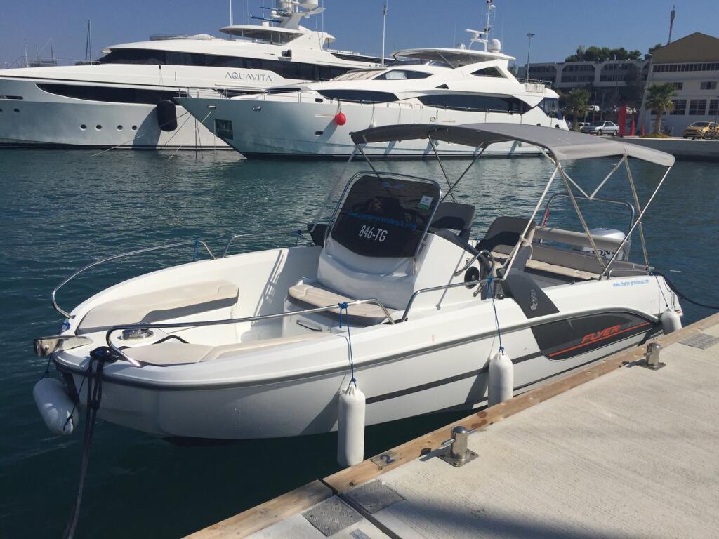 Motor boat 