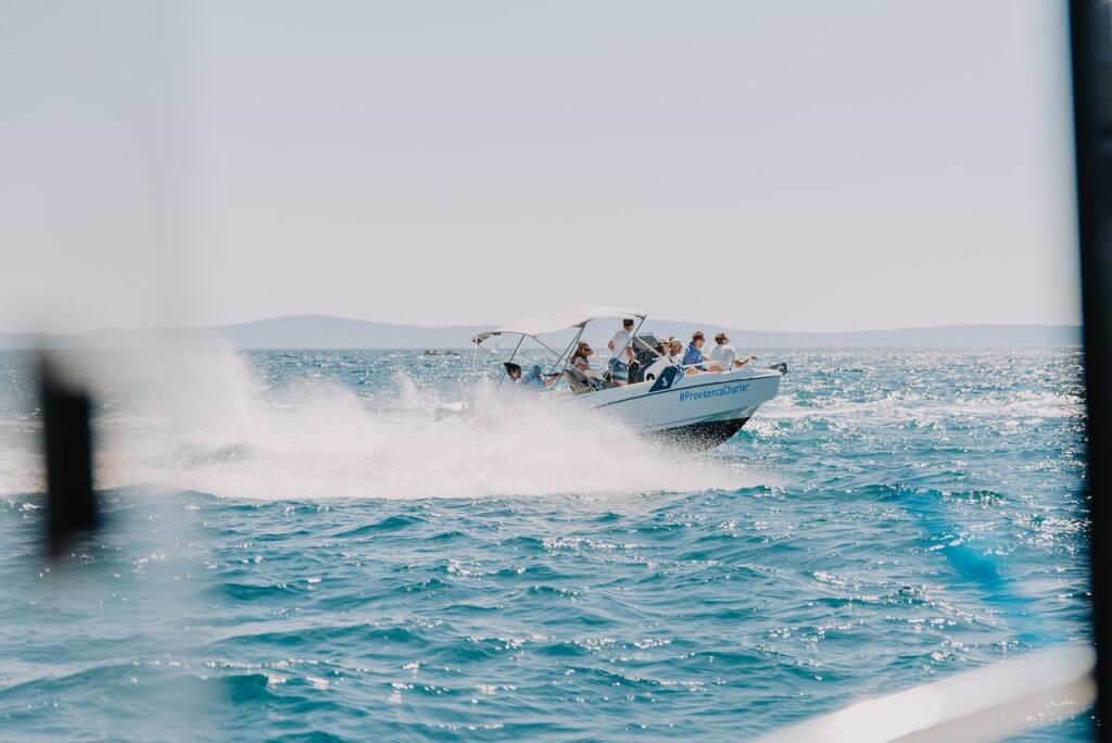 Motor boat 