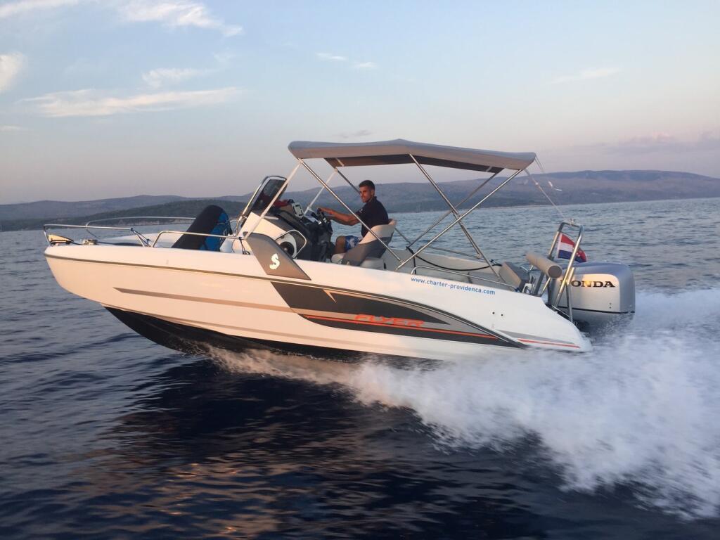 Motor boat 