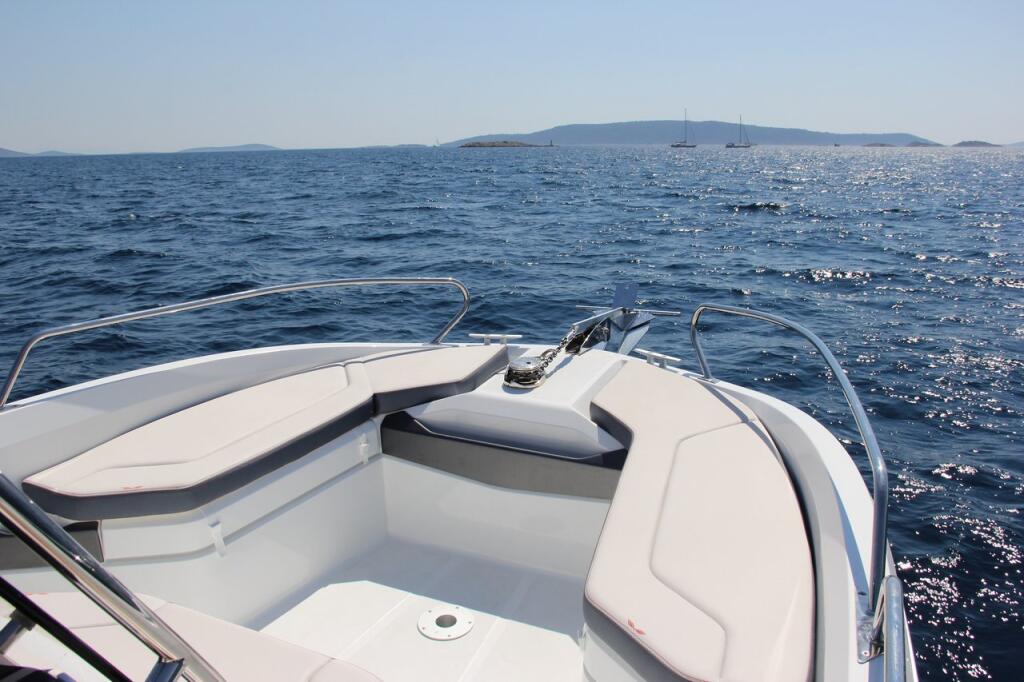 Motor boat 