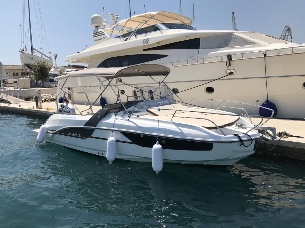 Motor boat 