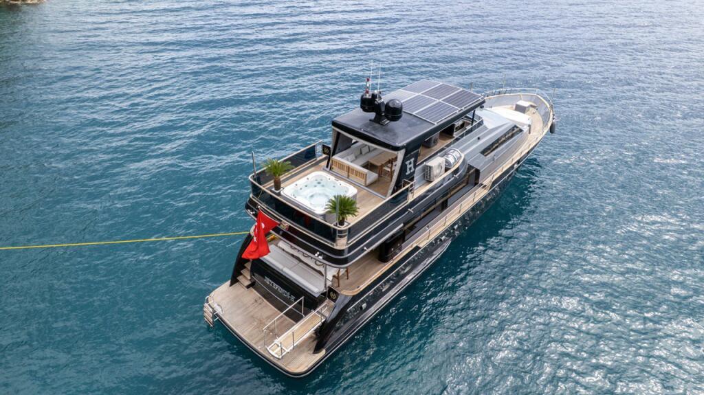 Luxury motor yacht 