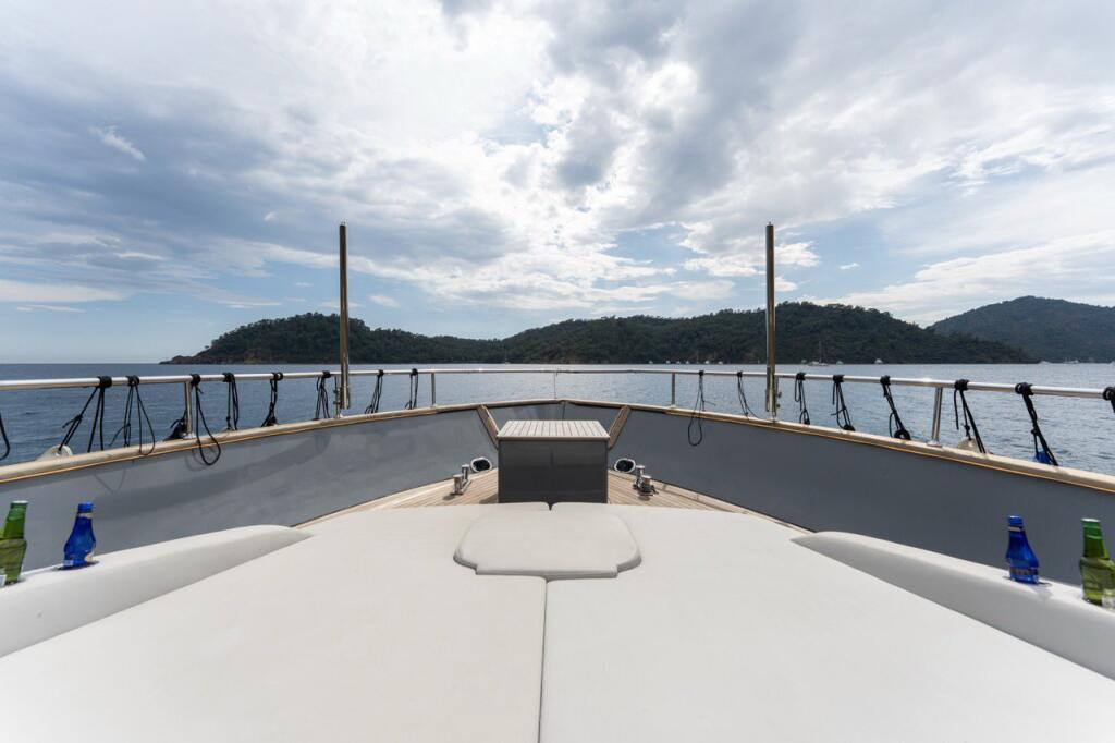 Luxury motor yacht 