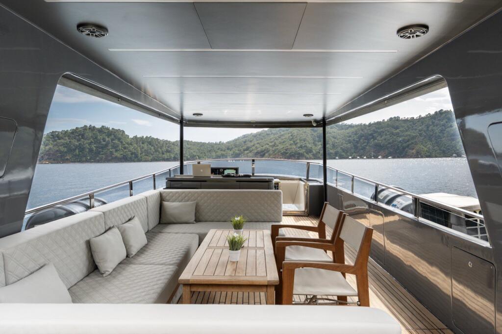 Luxury motor yacht 