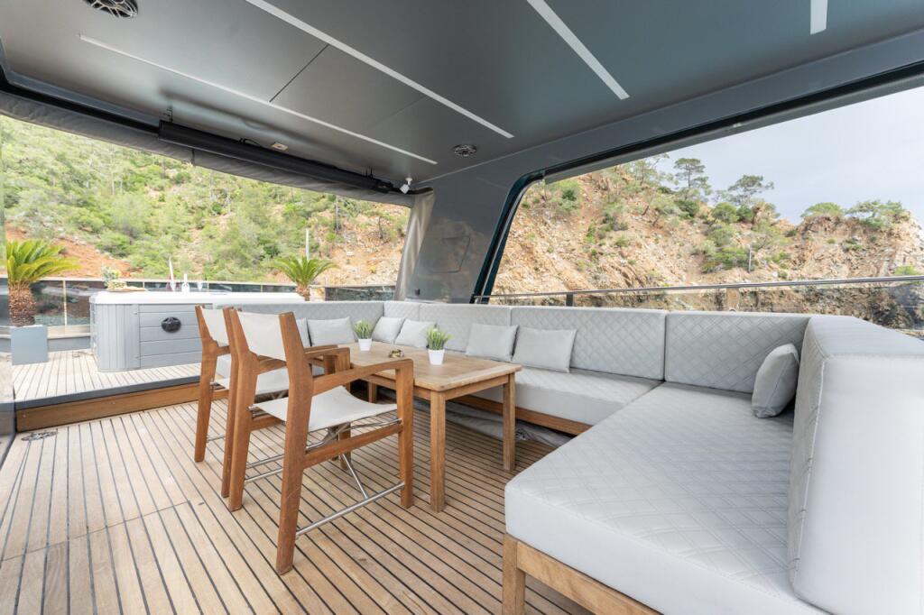 Luxury motor yacht 