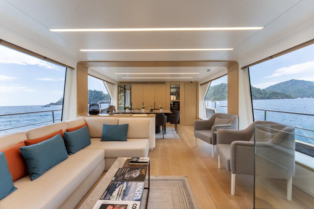 Luxury motor yacht 