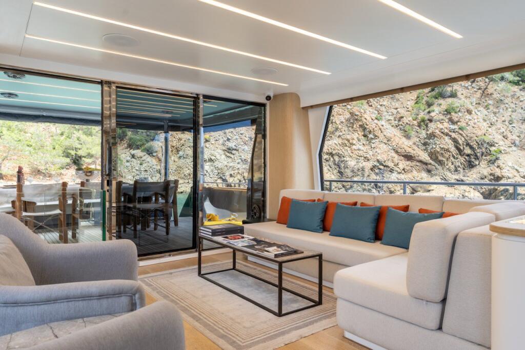 Luxury motor yacht 