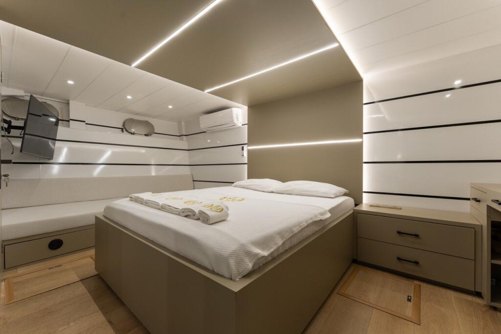 Luxury motor yacht 